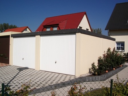 Doppelgarage mit Profielwand.